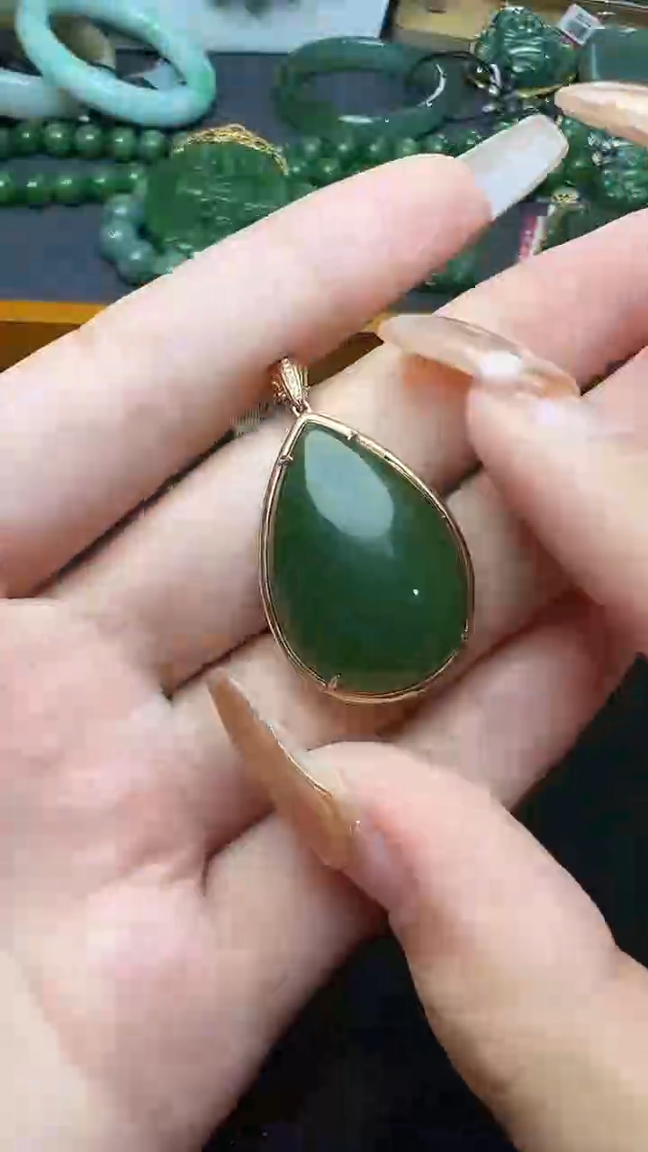 【闪购商品】和田玉吊坠(赠链)18K金镶嵌60