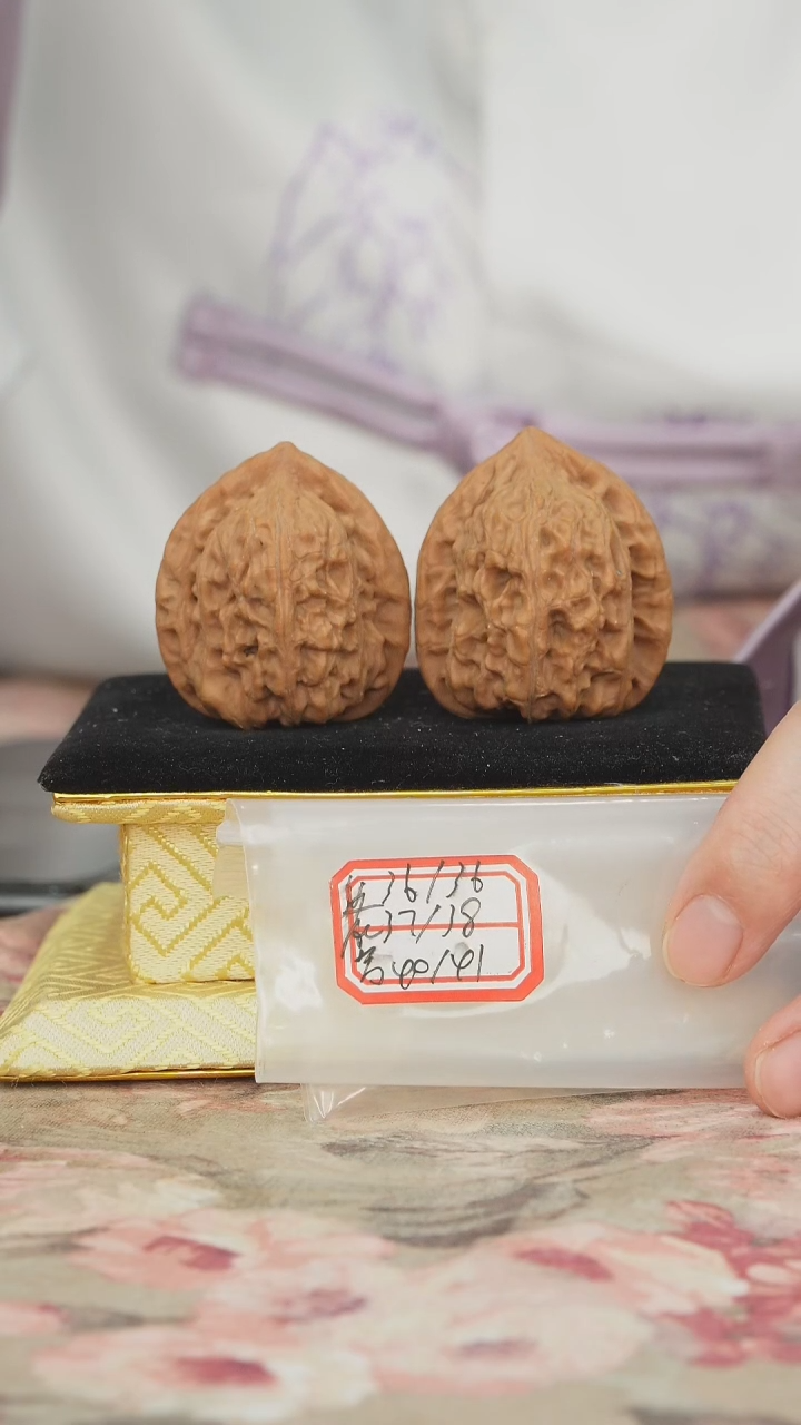 把件文玩核桃赤龙鸡心