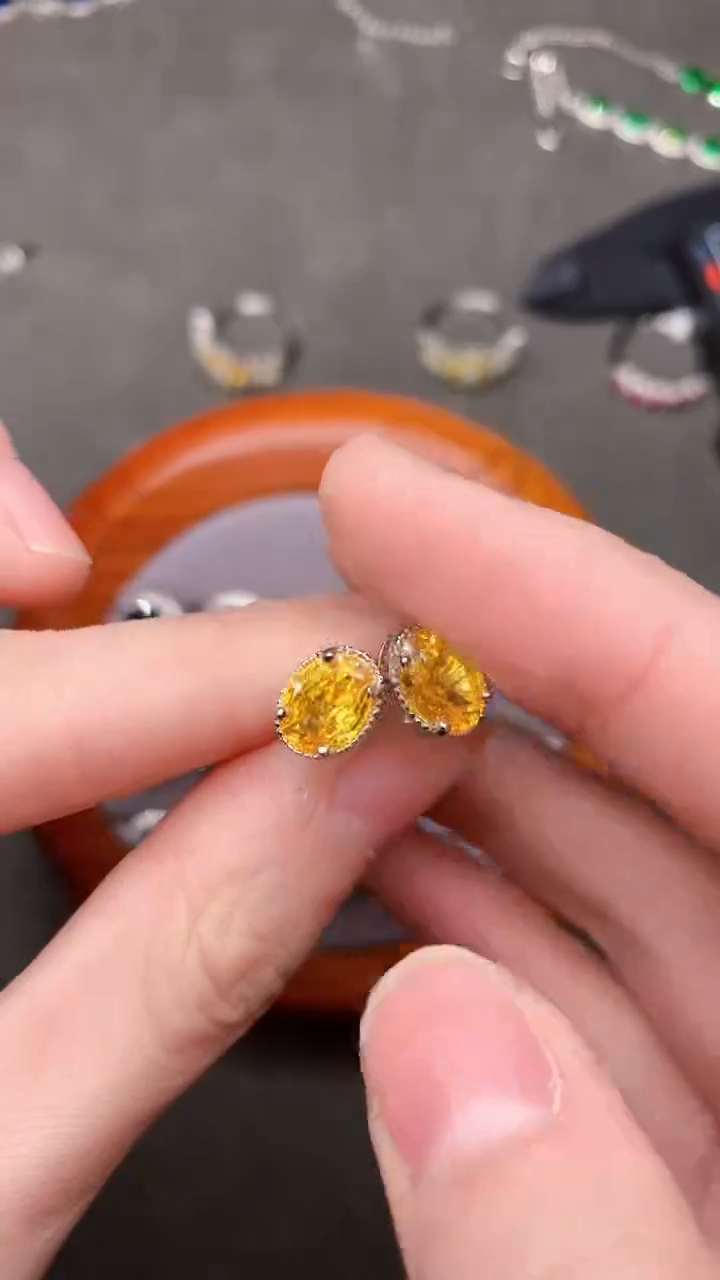 【闪购商品】彩色蓝宝石耳饰银S925镶嵌......