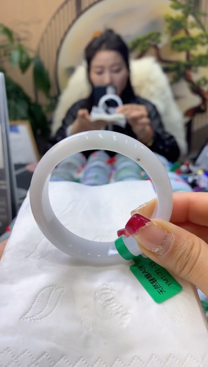 【闪购商品】翡翠手镯未镶嵌99913056
