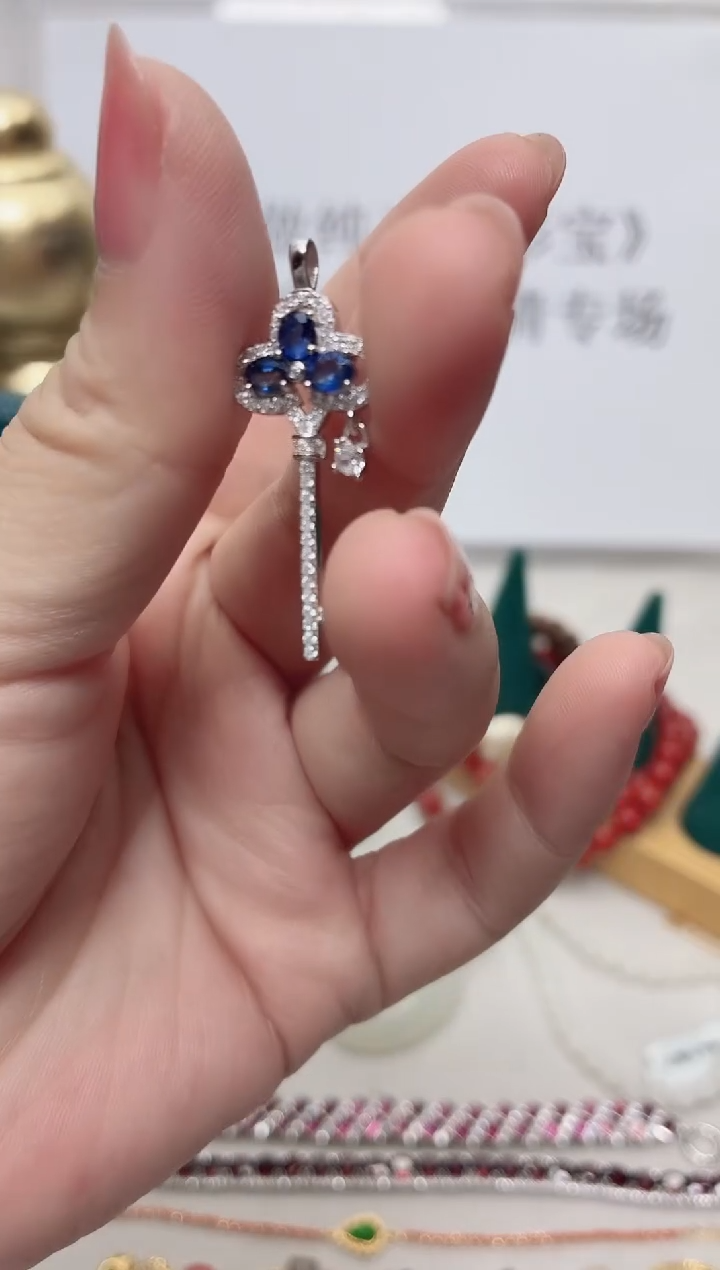 吊坠蓝宝石银S925镶嵌043BJ0103产品一个（多样性）