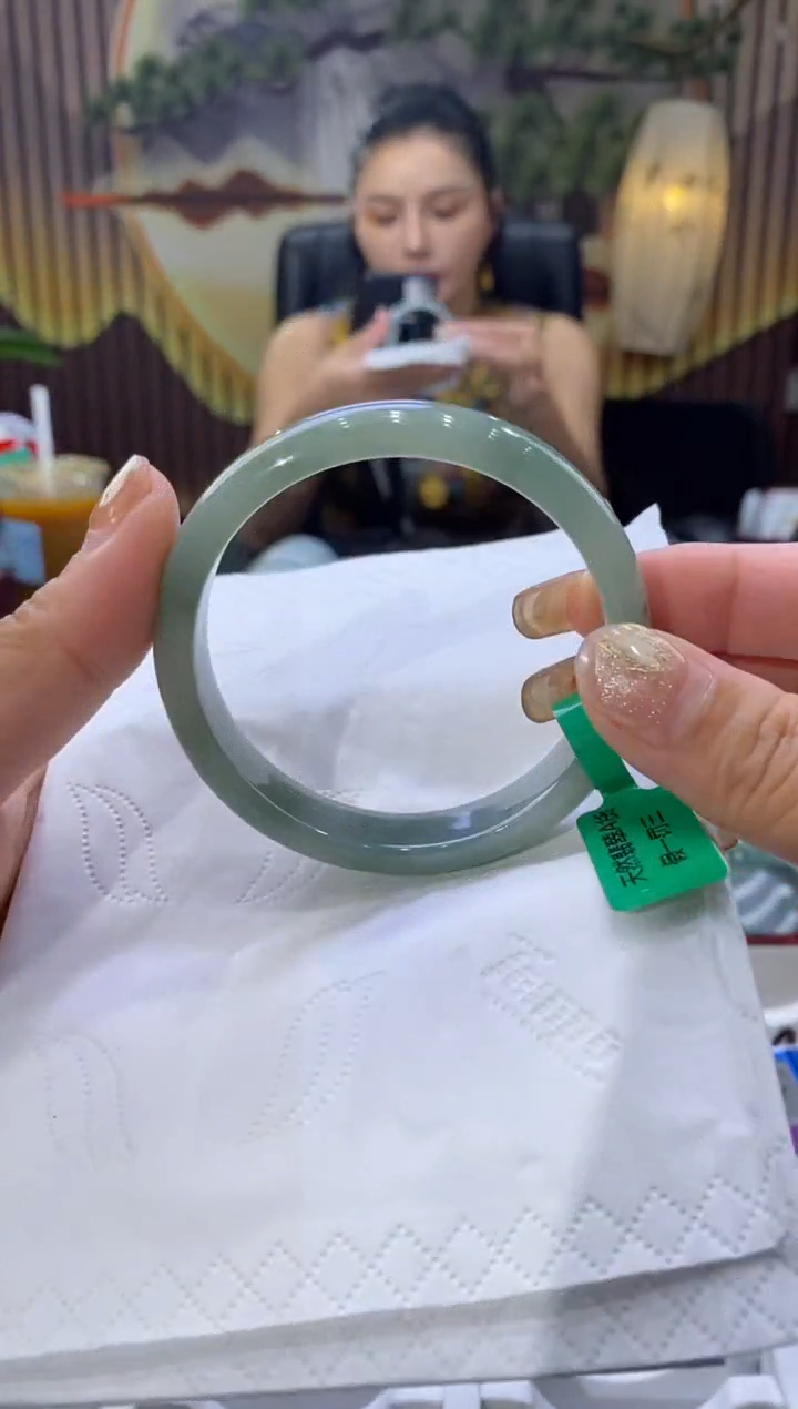 翡翠手镯未镶嵌多人05755