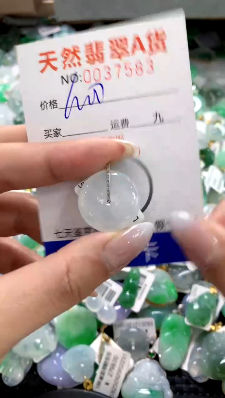 颈饰18K金镶嵌翡翠1111111111111111