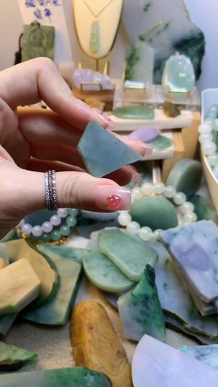 未镶嵌挂件翡翠缅甸A货翡翠,没有运费险,有纹有裂