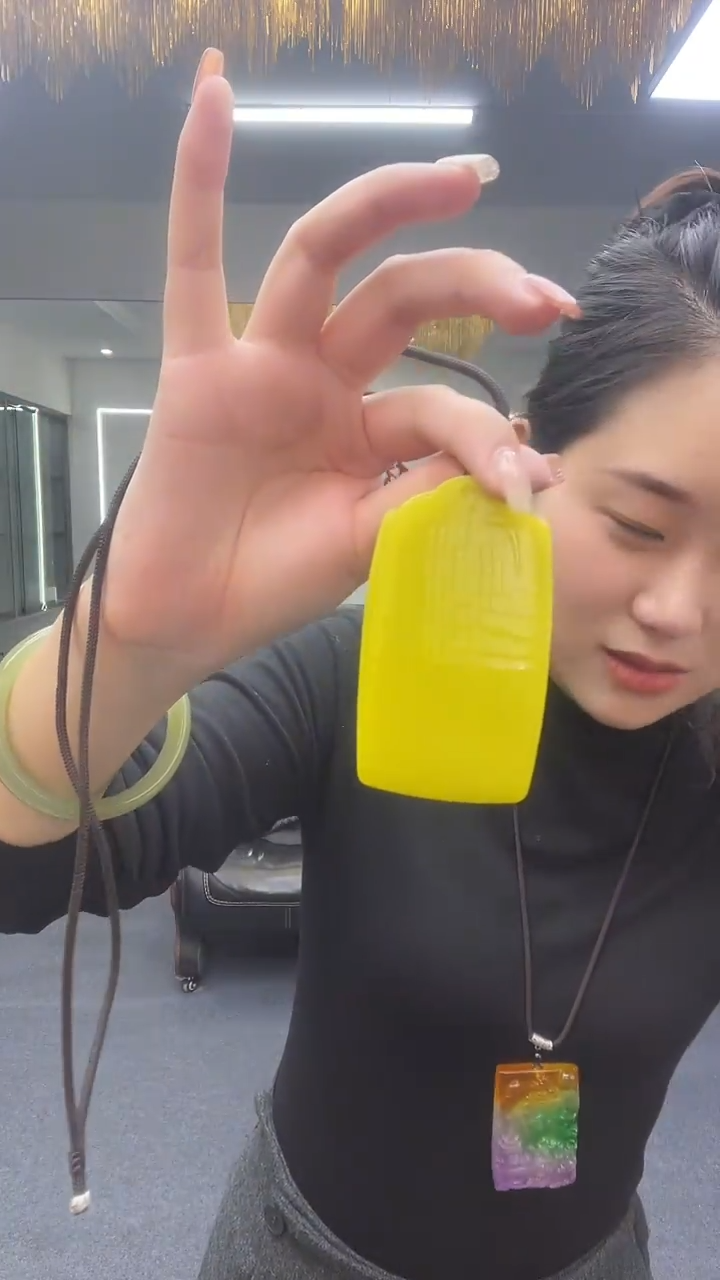 黄色无事牌吊坠多样性发货一件