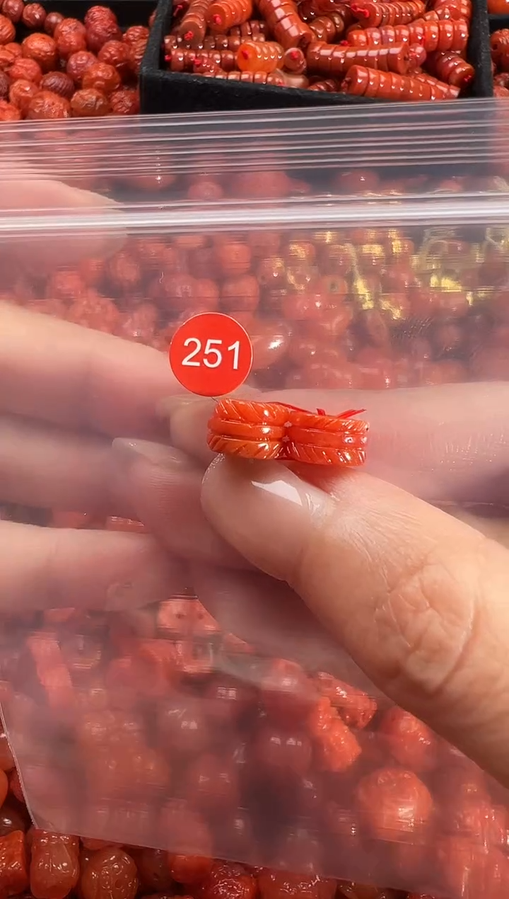 颈饰未镶嵌南红玛瑙1