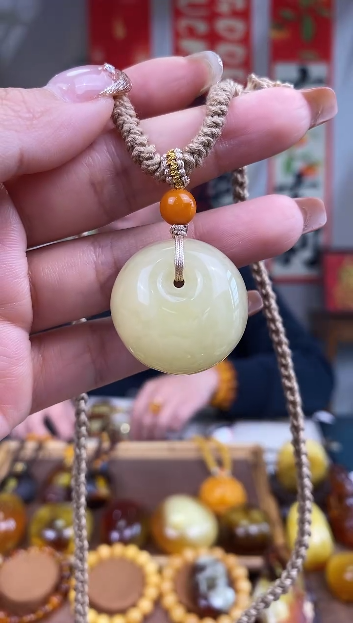 【闪购商品】琥珀裸石未镶嵌基地发货 一物一证 顺丰包邮