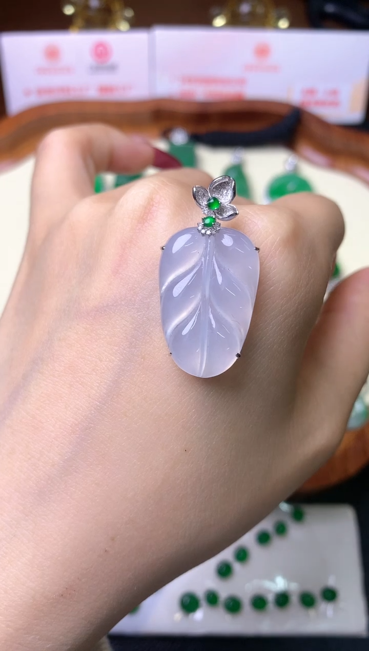【闪购商品】翡翠颈饰18K金镶嵌吊坠
