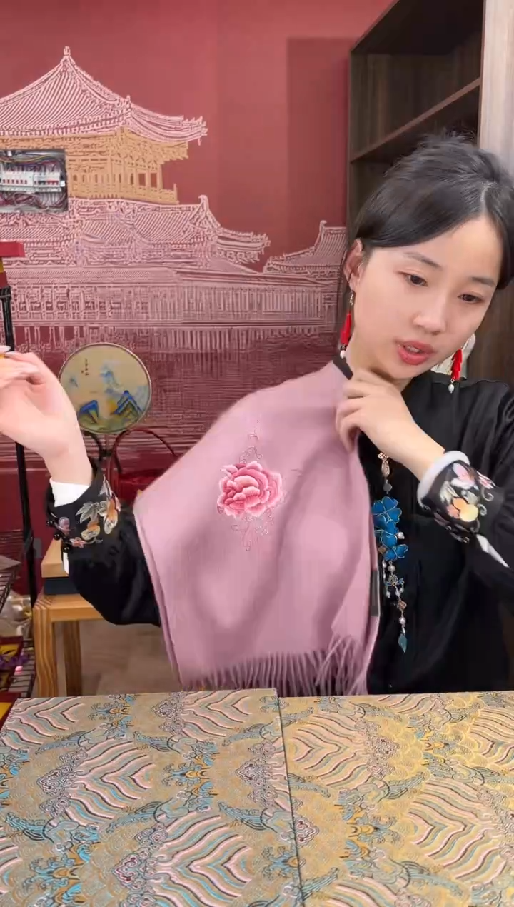 【闪购商品】刺绣100山羊绒苏绣双面绣手工刺绣围巾