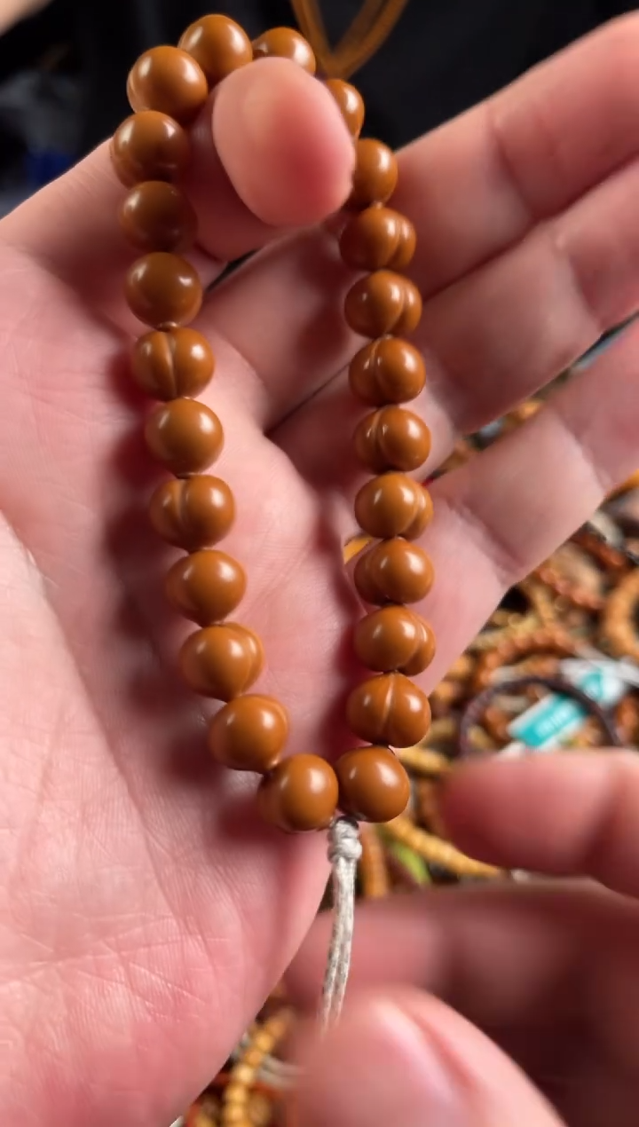 手串猴头核桃王胖子文玩工作室屁桃11左右
