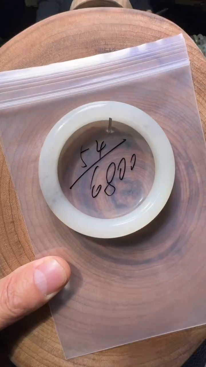 未镶嵌手镯和田玉手镯