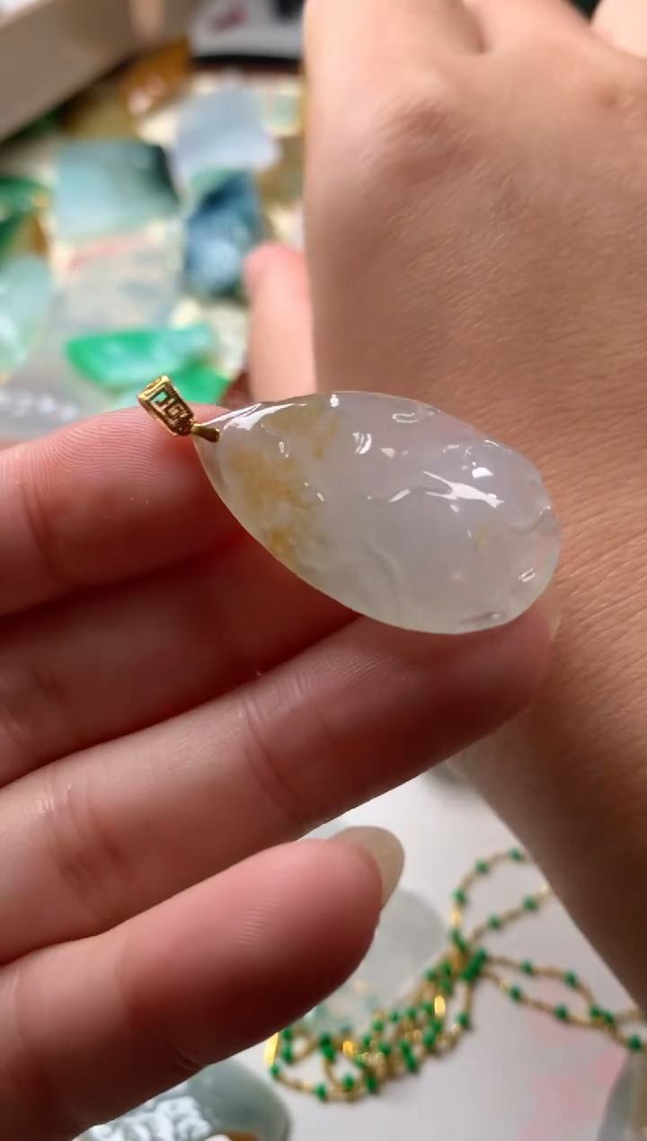 【闪购商品】翡翠颈饰18K金镶嵌吊坠