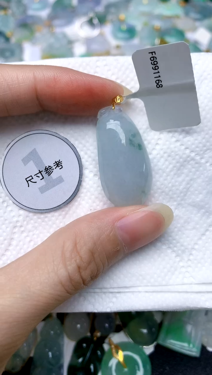 颈饰18K金镶嵌翡翠天然A货翡翠