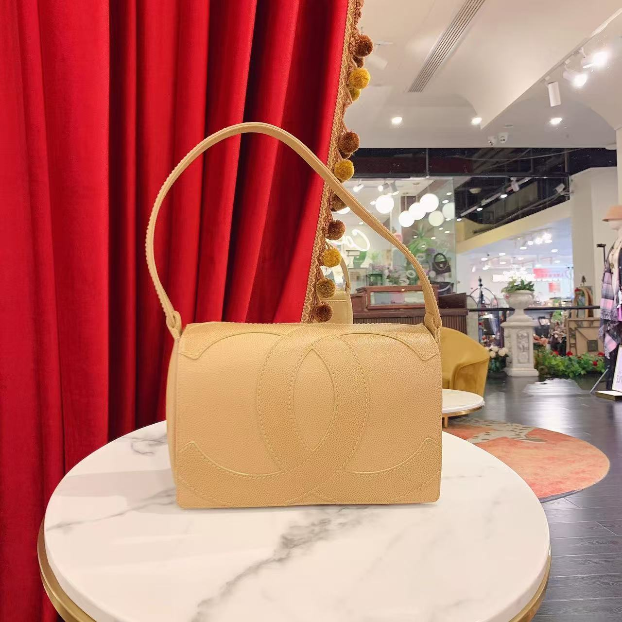 95新 Chanel/香奈儿 双Clogo奶茶色金扣荔枝牛皮单肩包/62821917