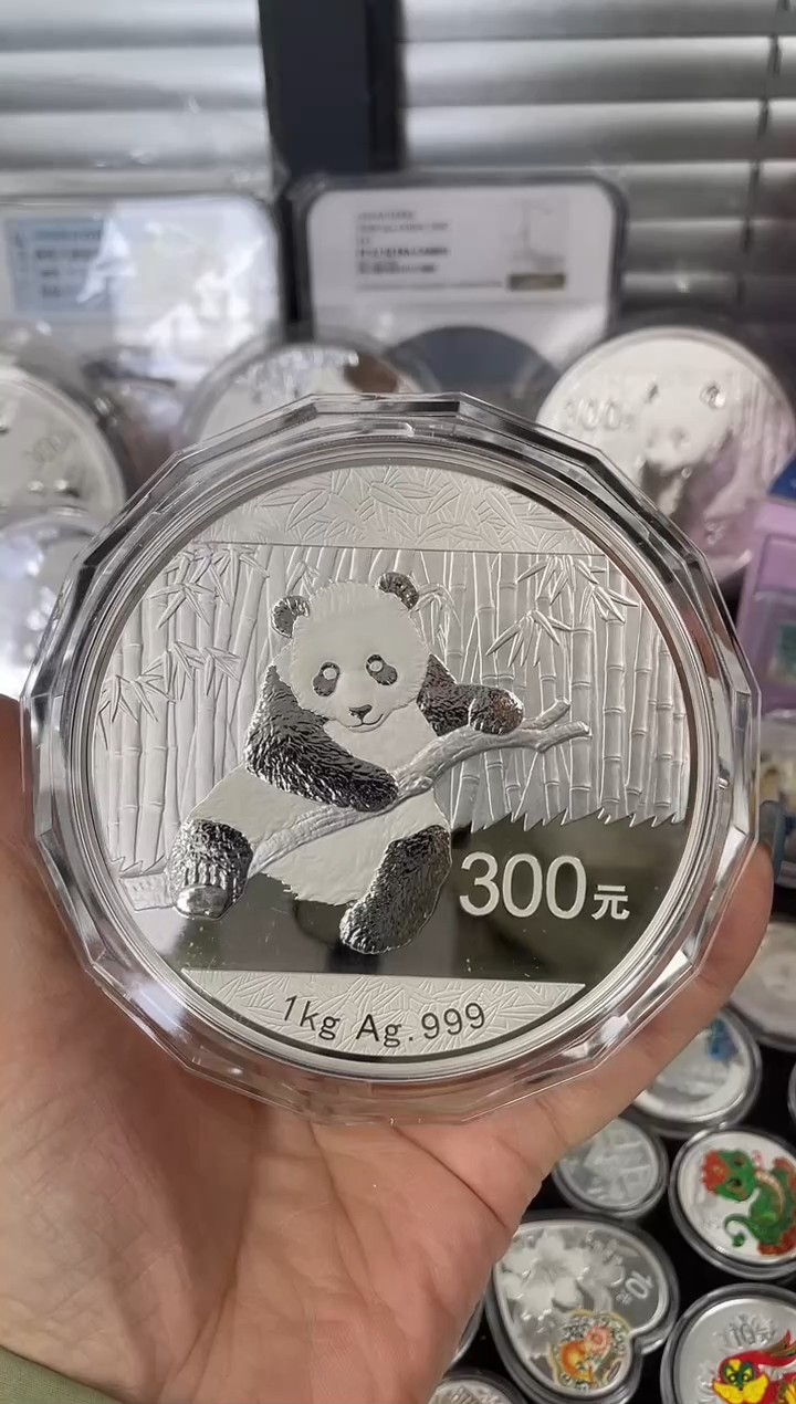 纯银2014熊猫银币1000克原证盒