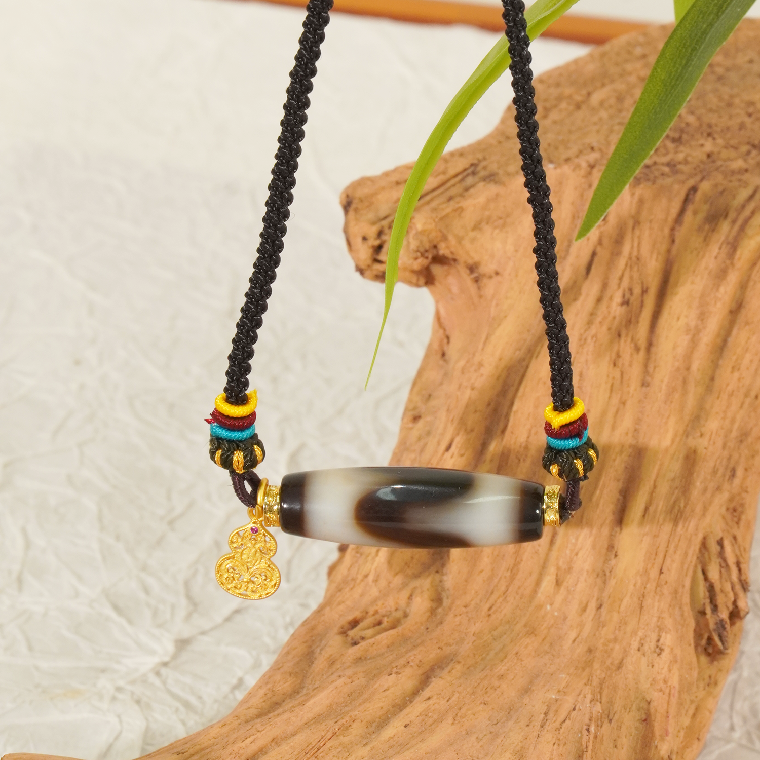 【TZ405】天然玛瑙黑白牙牙金色挂坠配饰锁骨链(多样性发货，发其一)