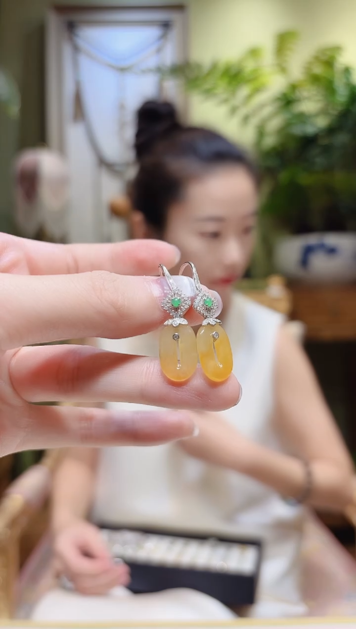 【闪购商品】翡翠耳饰18K金镶嵌黄福贝翡翠耳饰