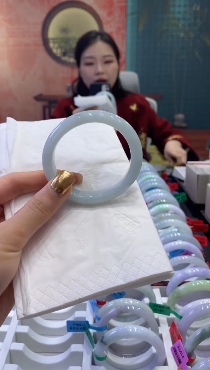 【闪购商品】翡翠手镯未镶嵌多人18045