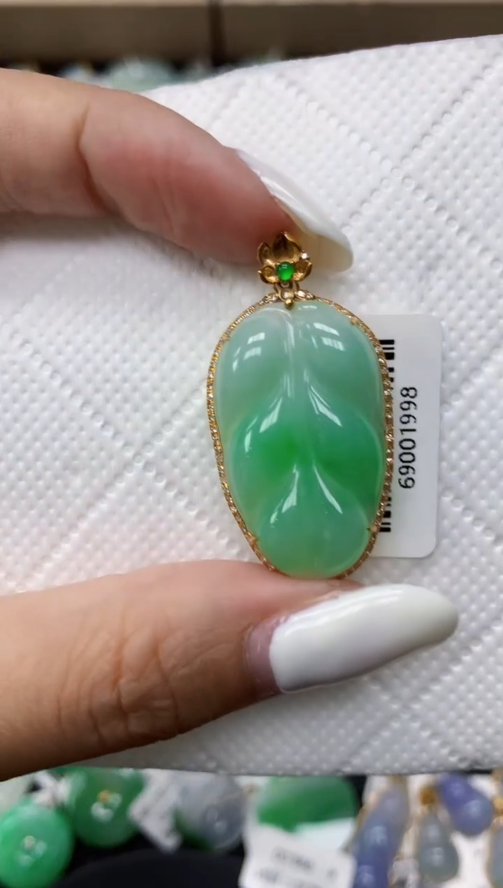 颈饰18K金镶嵌翡翠11111111111