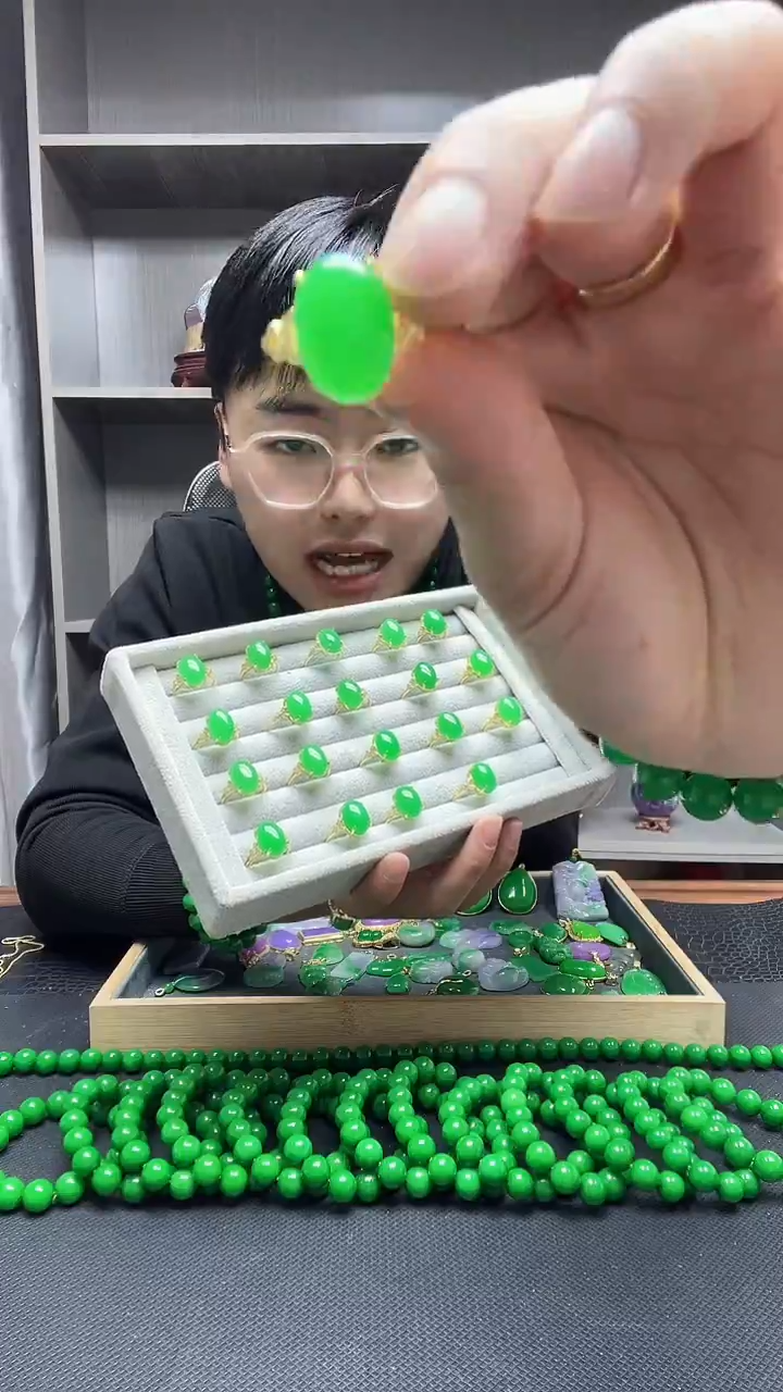 14K金镶嵌戒指翡翠戒指