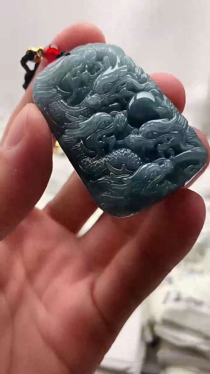 翡翠未镶嵌颈饰九龙牌