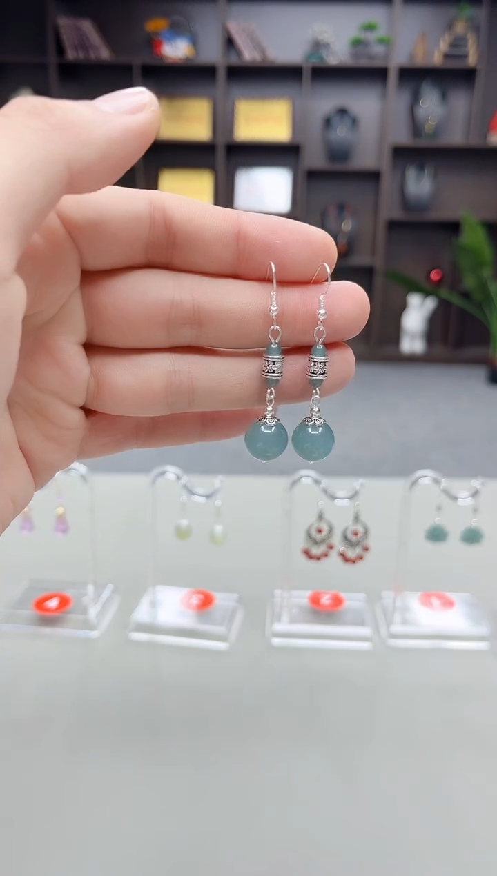 未镶嵌石英质玉（天山翠）耳饰420000