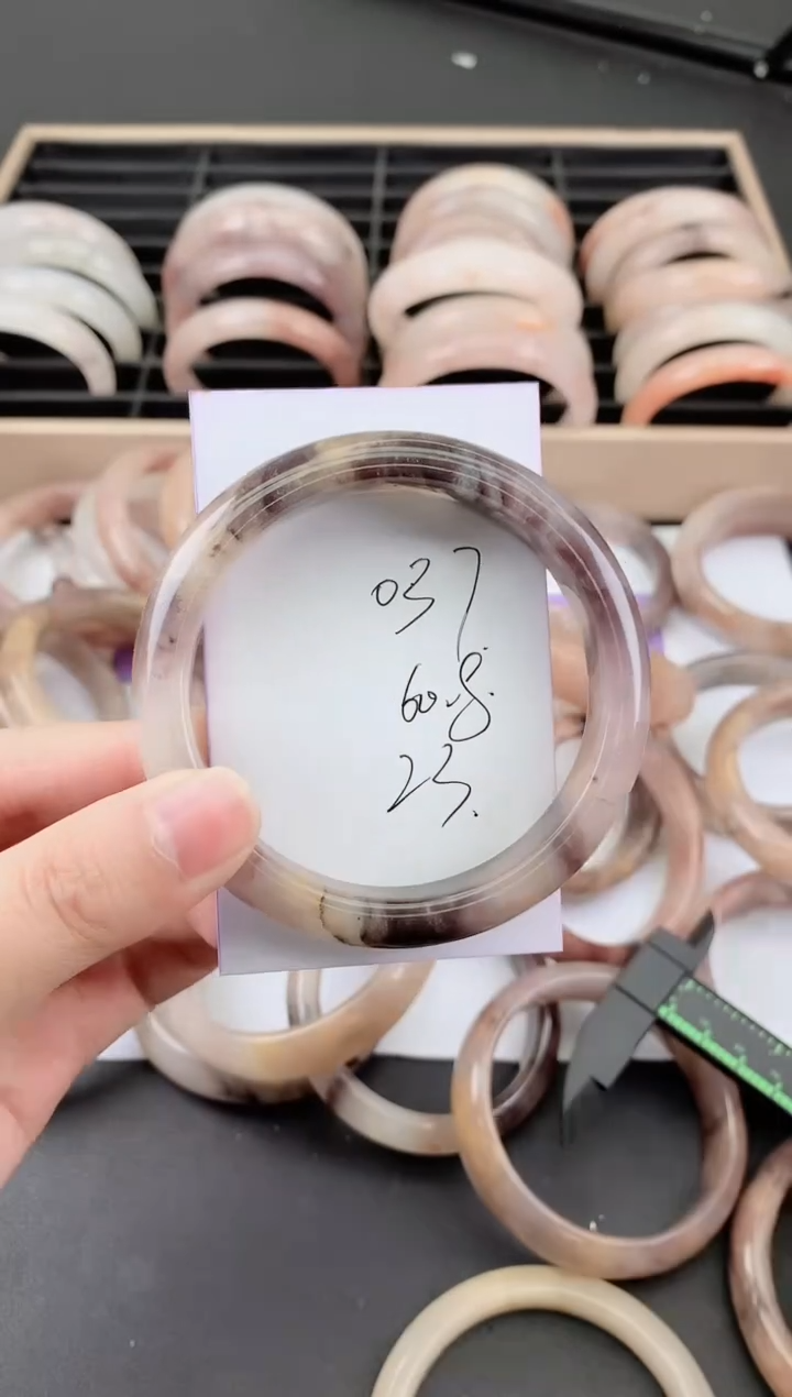 未镶嵌手镯石英质玉037