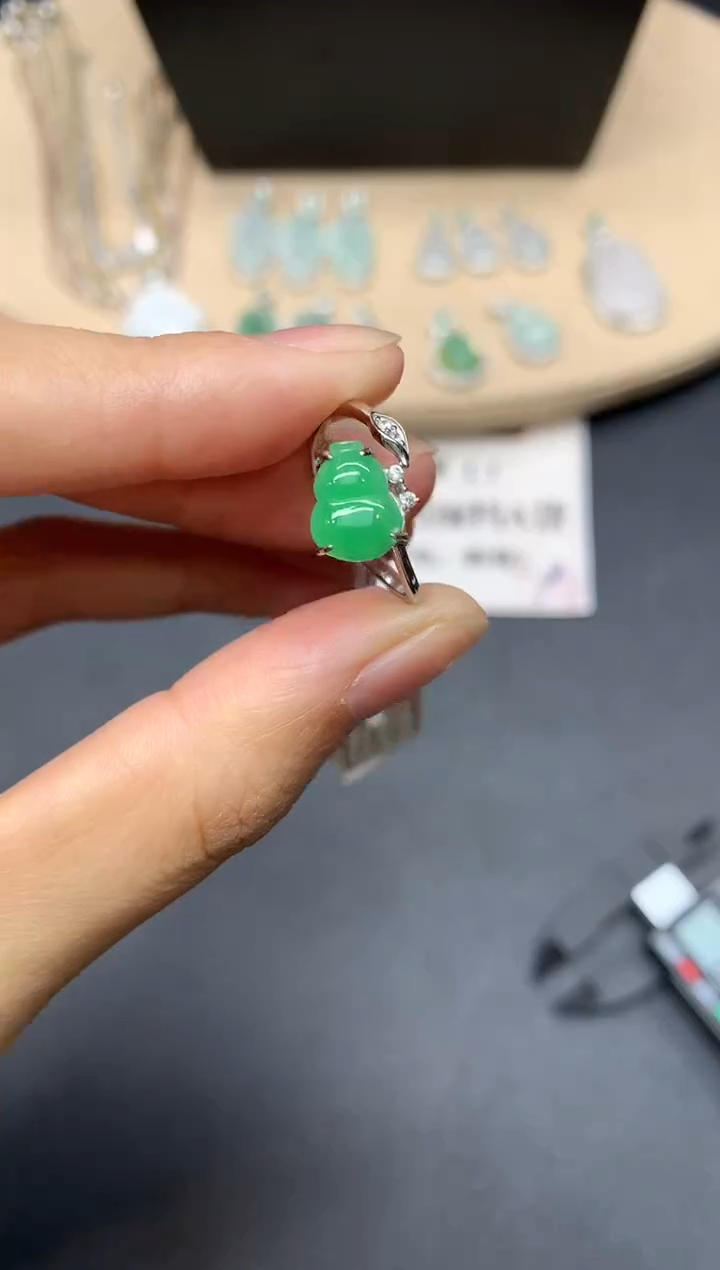 【闪购商品】翡翠戒指银S925镶嵌葫芦【无服务费】