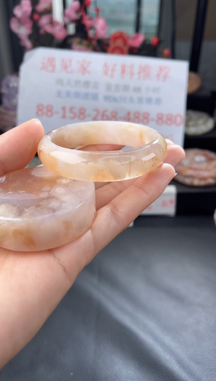 【闪购商品】石英质玉手镯未镶嵌52