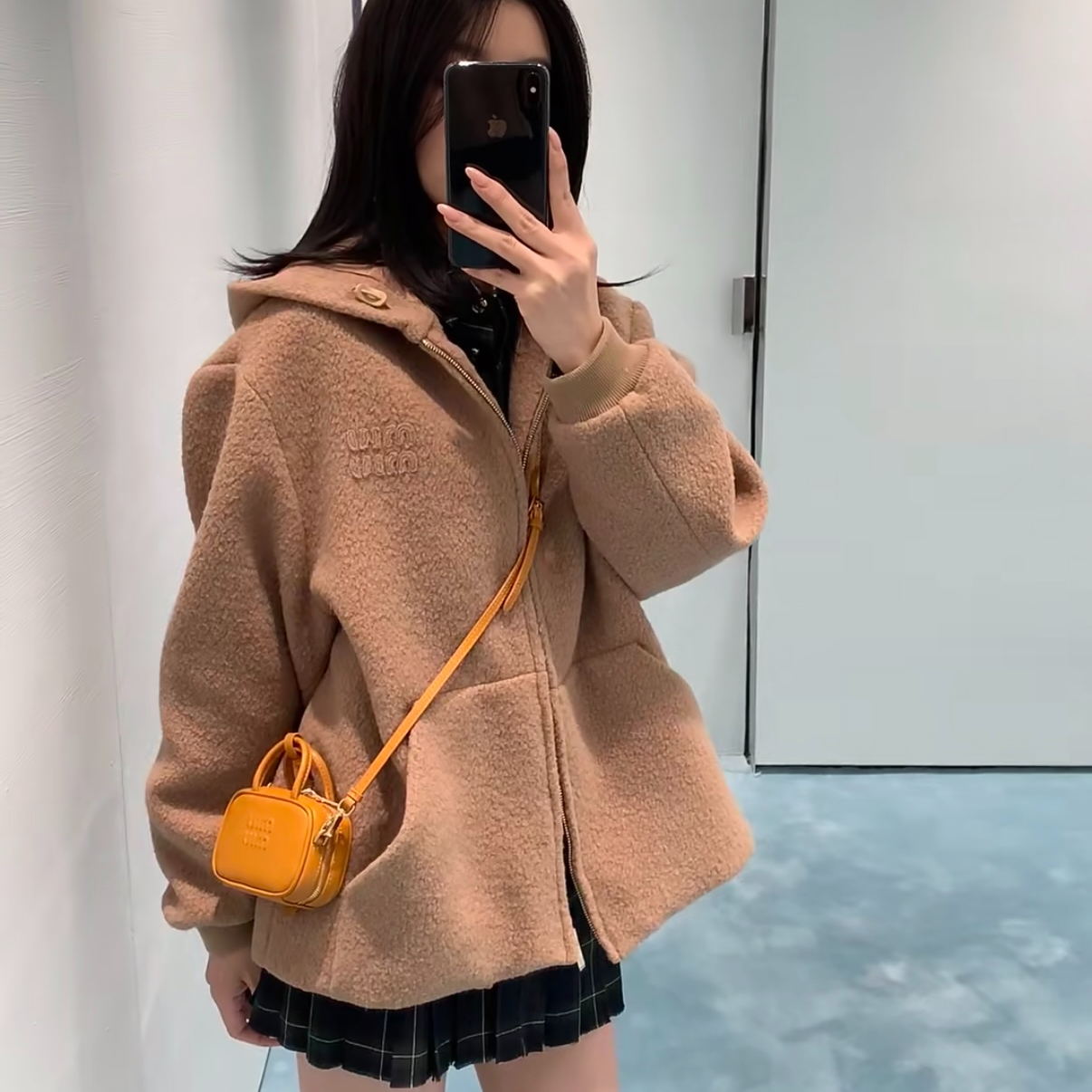 未使用 MIU MIU/缪缪 秋冬纯色连帽拉链开合长袖绒感外套 csy070