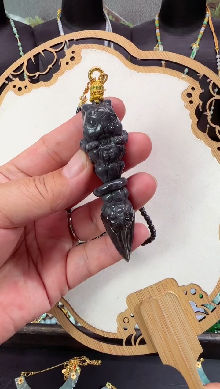 【闪购商品】翡翠颈饰未镶嵌兔