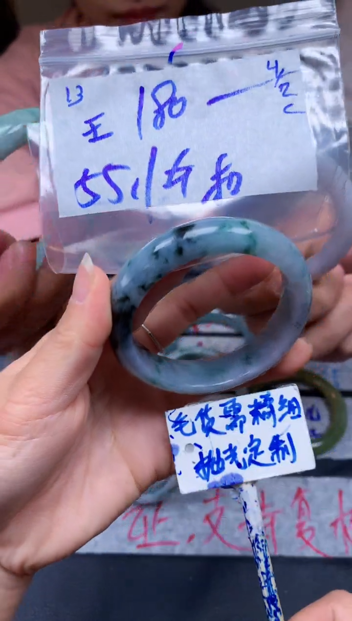 【闪购商品】定制翡翠未镶嵌13毛货需精细抛光手镯多样性拍一发一