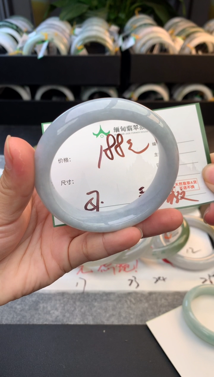 未镶嵌定制翡翠时**语毛货需精细抛光+多人