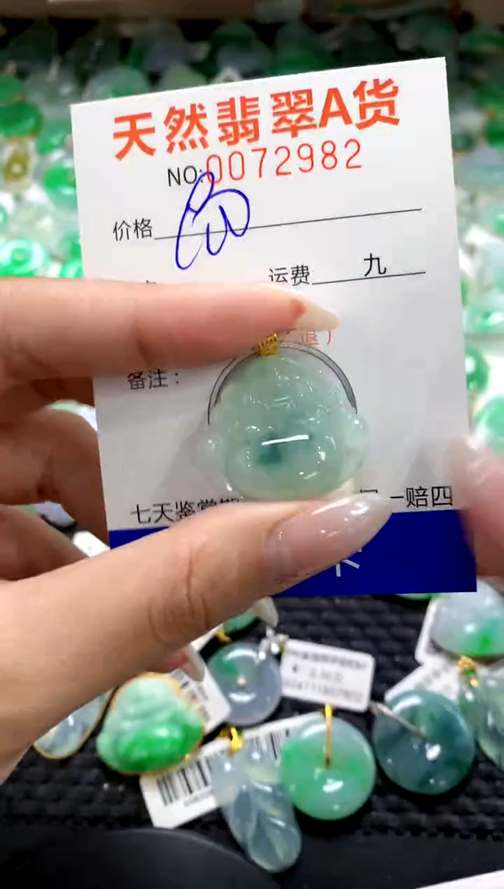 翡翠18K金镶嵌颈饰1111111111111111