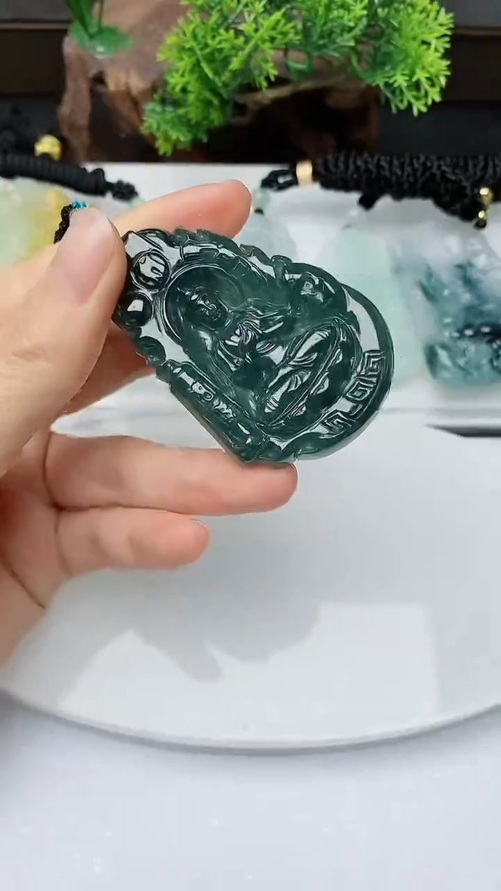 【闪购商品】翡翠颈饰未镶嵌        