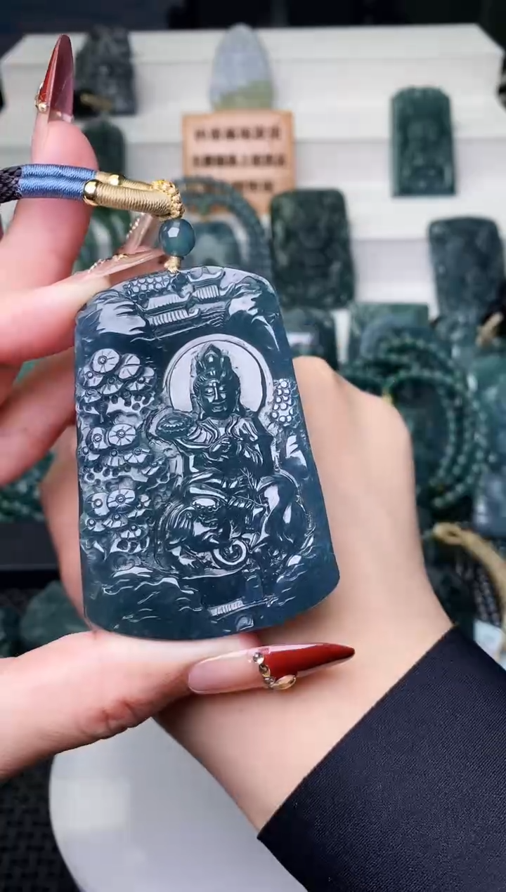 颈饰未镶嵌翡翠 