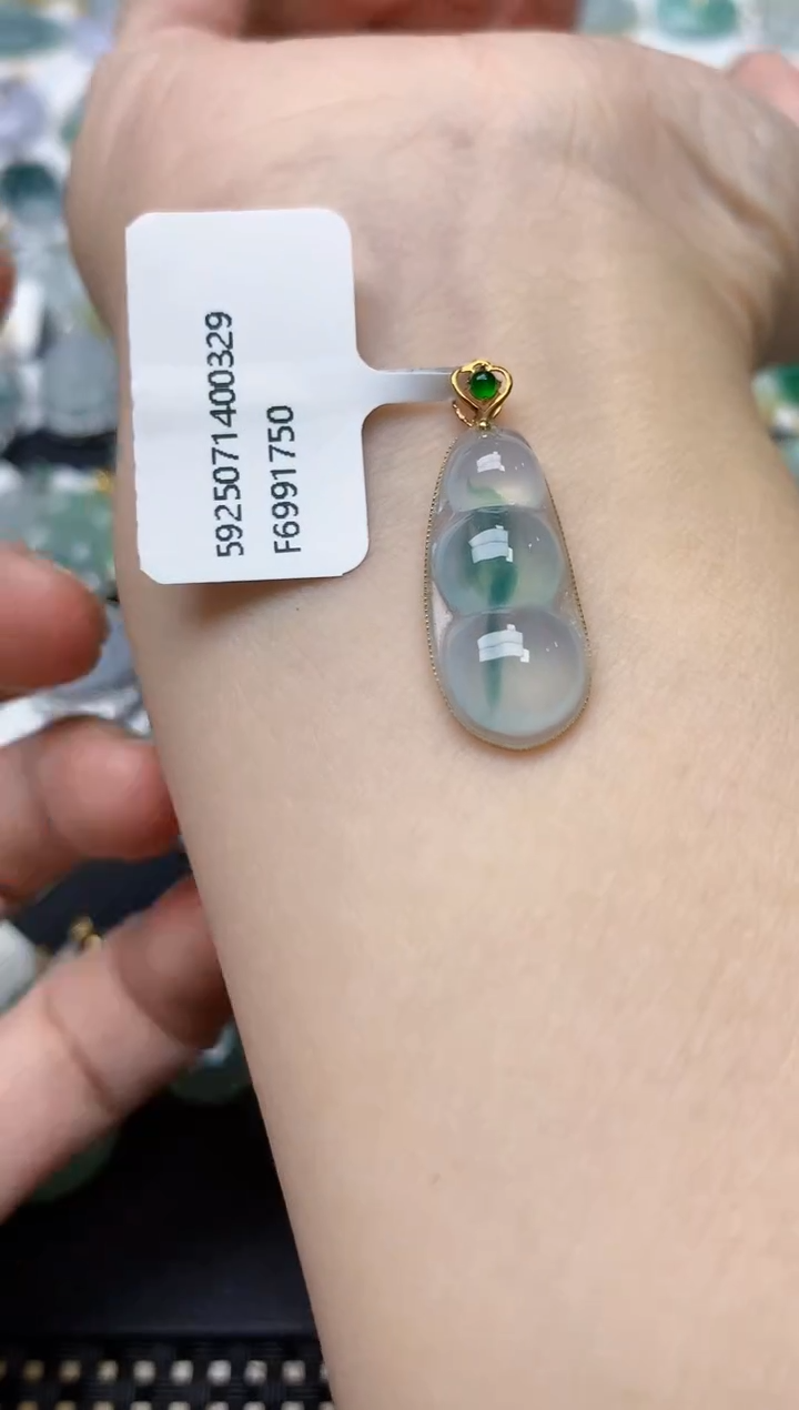 翡翠18K金镶嵌颈饰天然缅甸A货翡翠