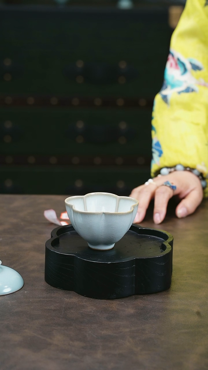 【闪购商品】W宝丰宋官窑原产地仿古釉汝瓷月白梅花口杯