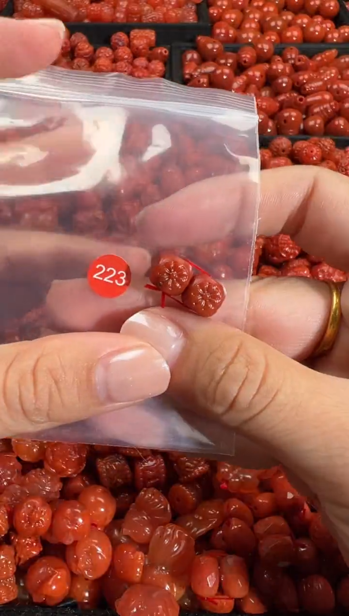 颈饰未镶嵌南红玛瑙1