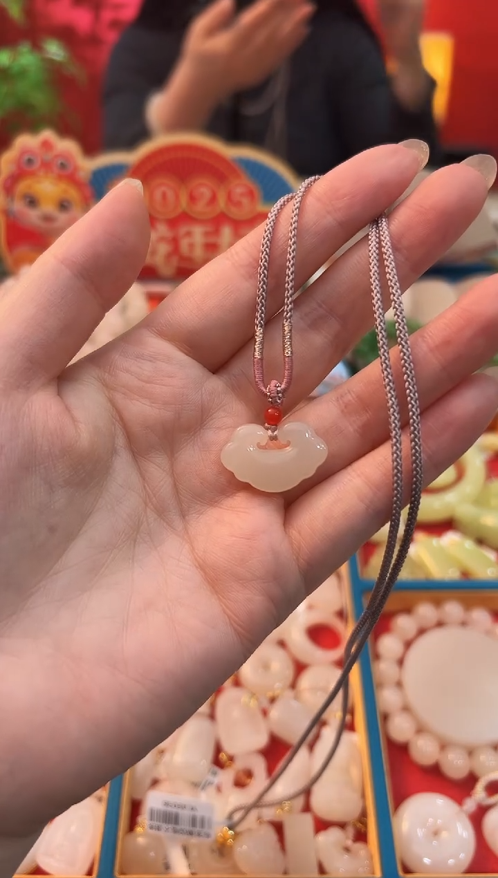 【闪购商品】和田玉吊坠未镶嵌藕粉小如意锁