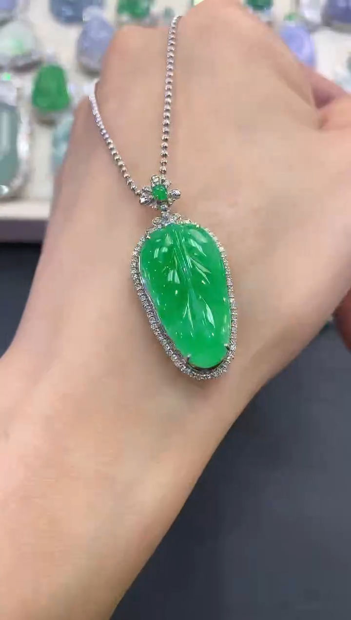 【闪购商品】翡翠吊坠(不含链)18K金镶嵌q194