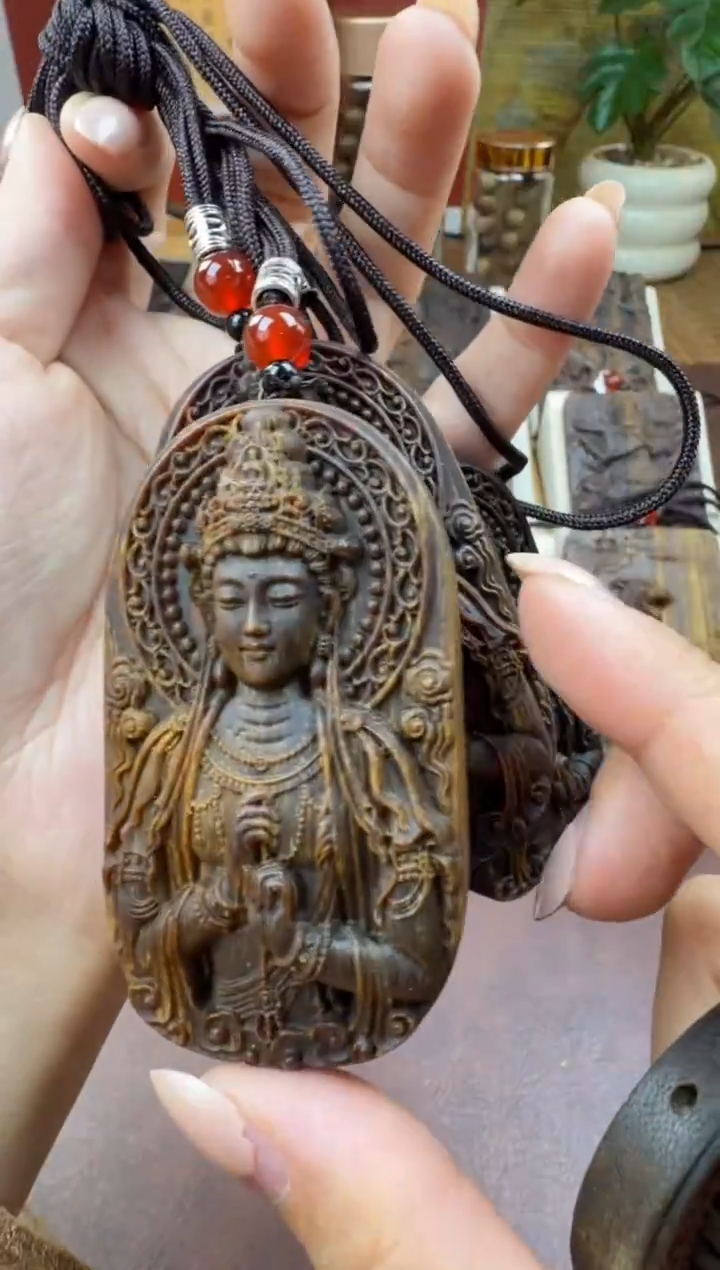 木木雕款   芽庄 合十观音 7cm 送养香瓶