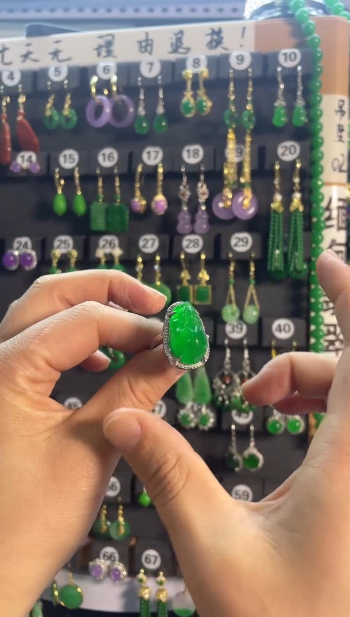 【闪购商品】翡翠耳饰银S925镀金镶嵌大貔貅戒指