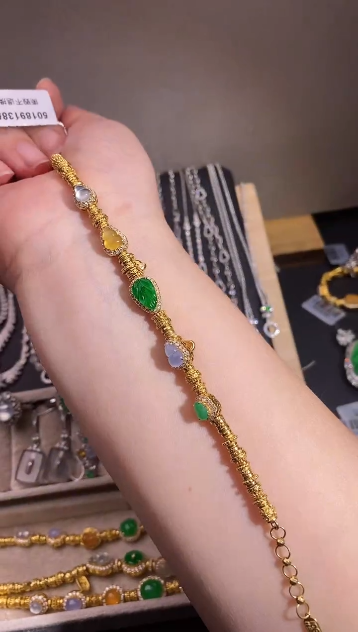 18K金镶嵌手链翡翠盘缠