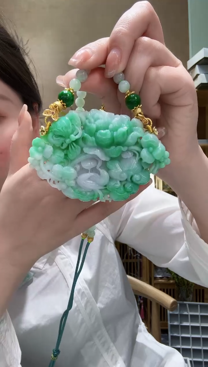 翡翠未镶嵌颈饰吊坠