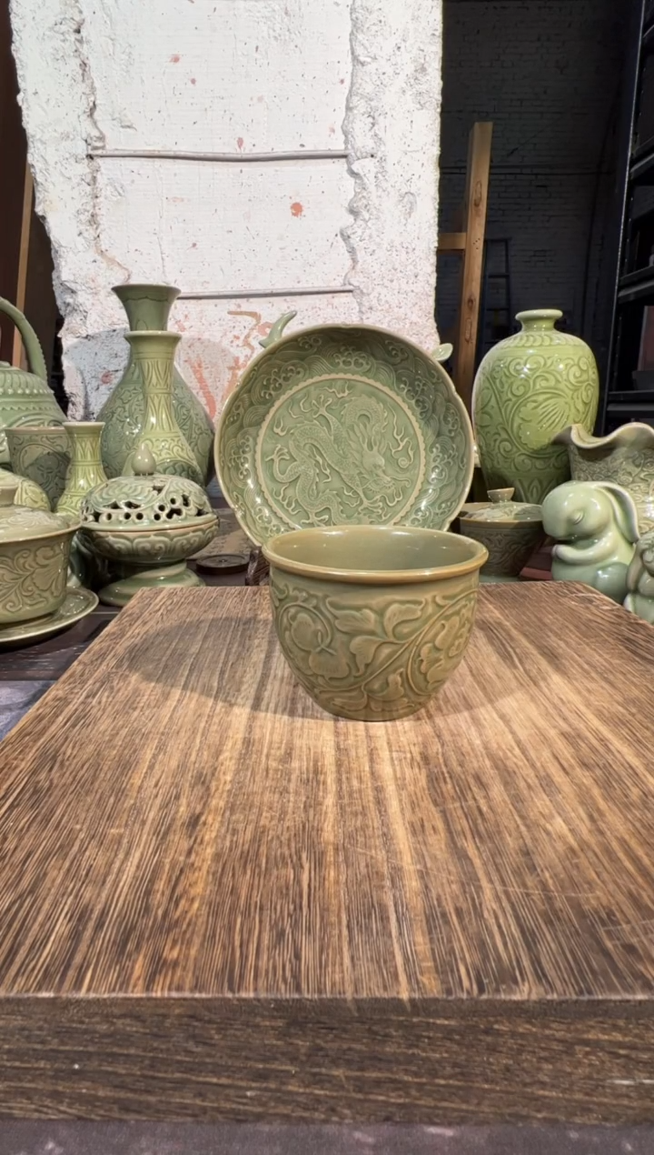 微瑕耀州窑牡丹杯