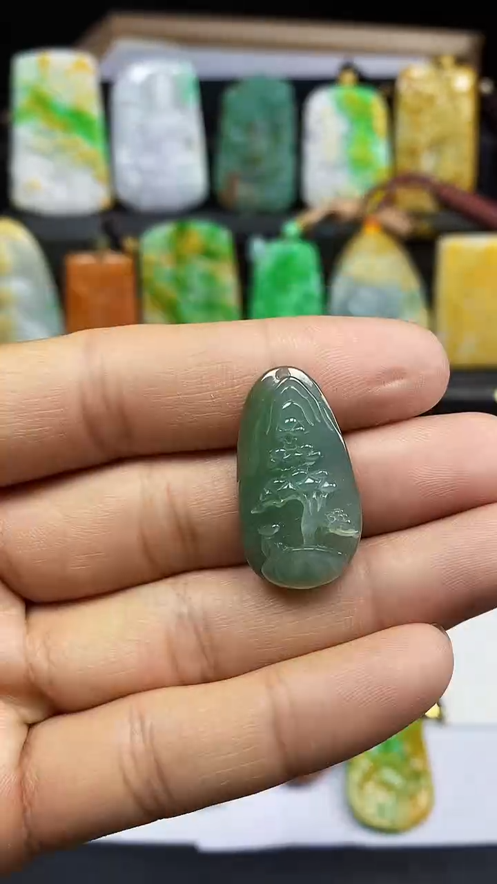 【闪购商品】翡翠未镶嵌颈饰翡翠A货