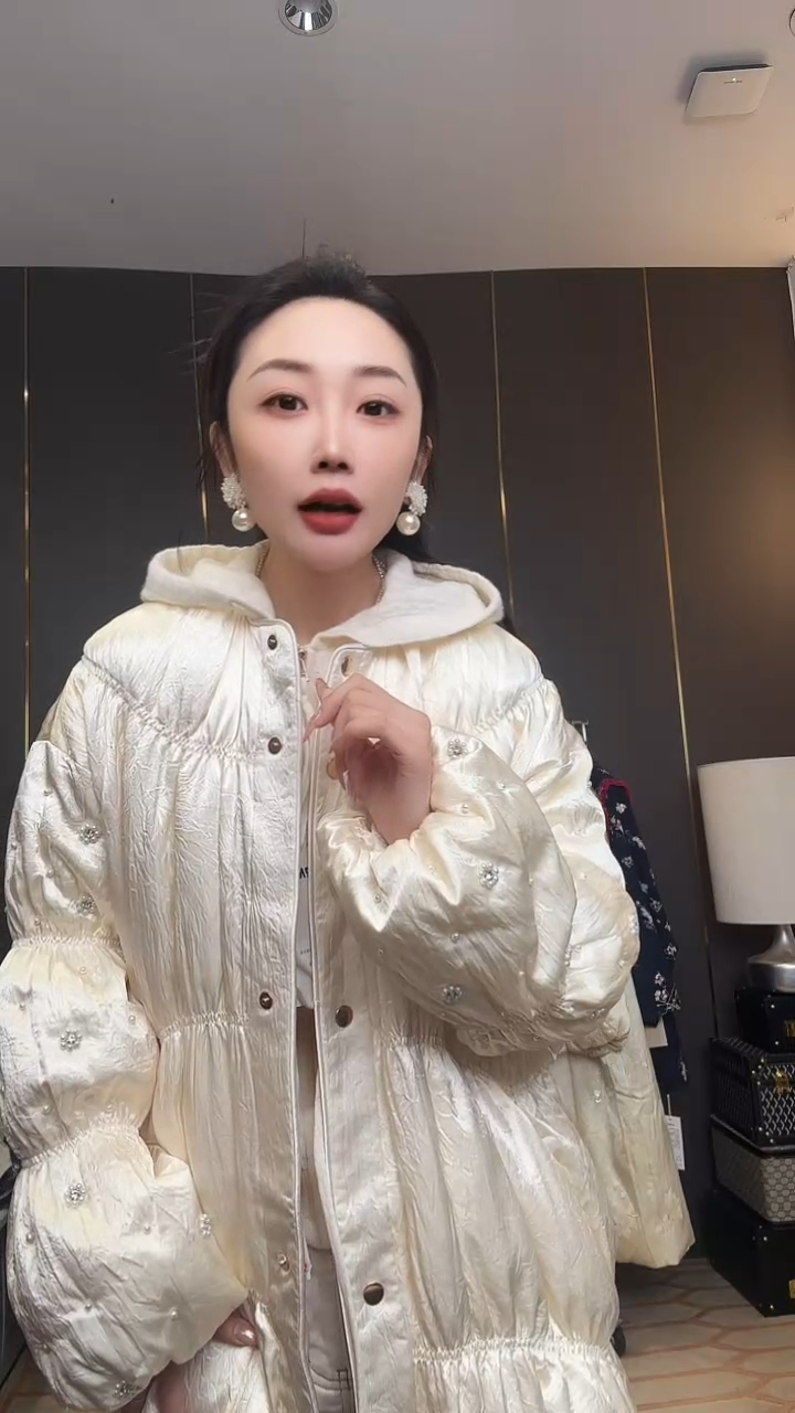 挂脖款任*遥米色 大码