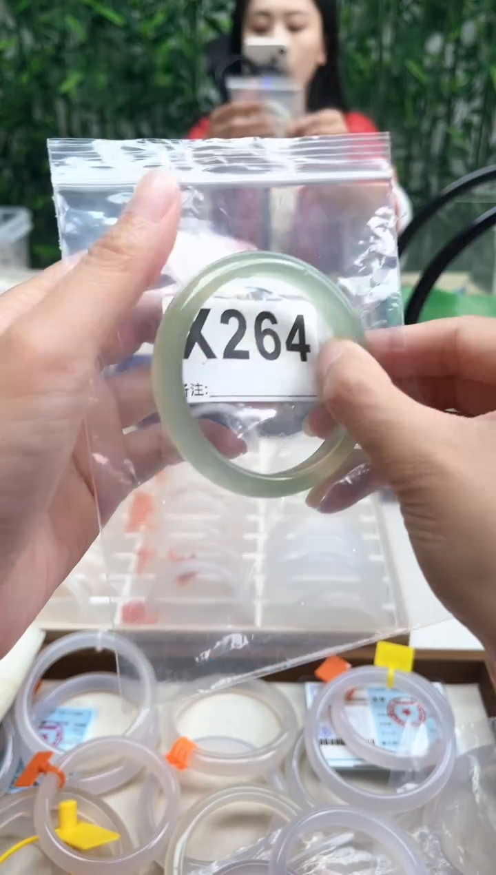 玛瑙/玉髓手镯未镶嵌x264