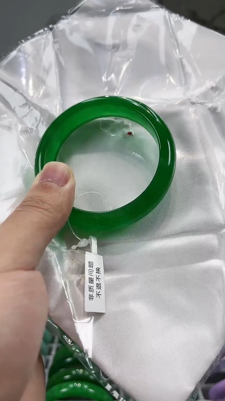 【闪购商品】砖雕s47 正阳绿手镯 圈口57.2